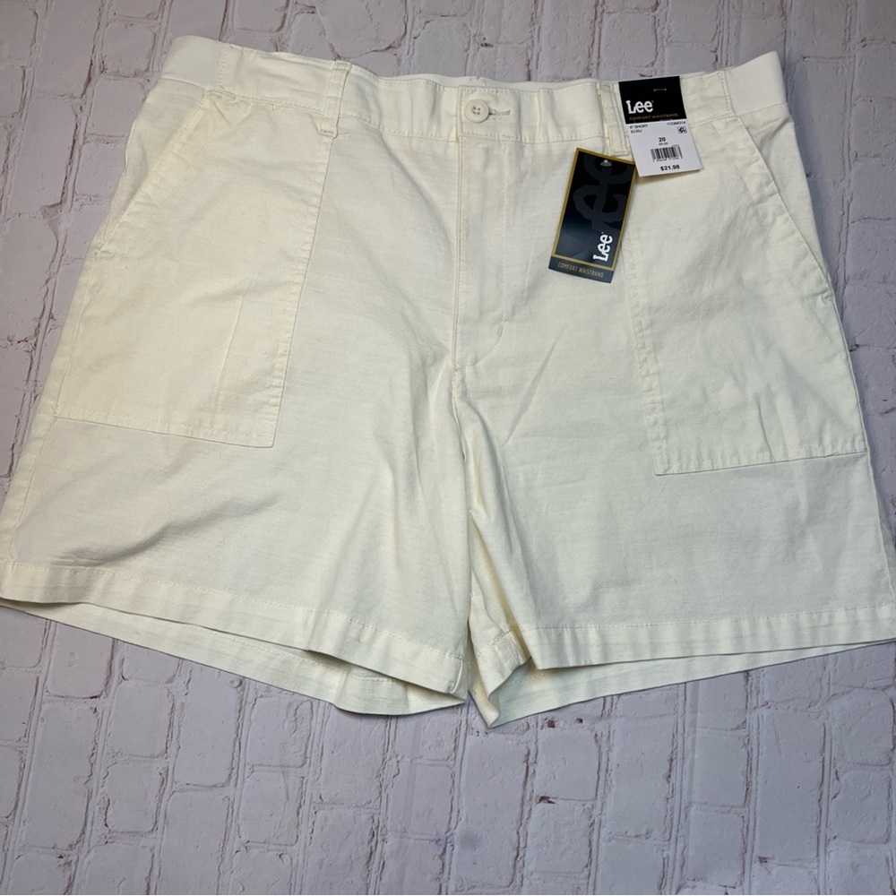 Lee Women's Light Cream 6” inseam comfort waist shorts